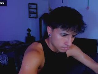 boylatin_777's Live Webcam