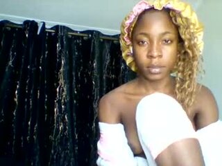 spicyshante's Live Webcam