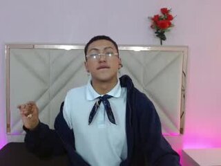 shinedark_tay's Live Webcam