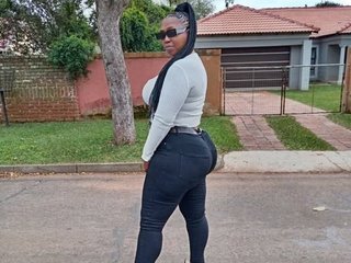 AFRICANCURVYBOOTYXXX's Live Webcam