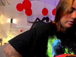 houseigth_'s Live Webcam