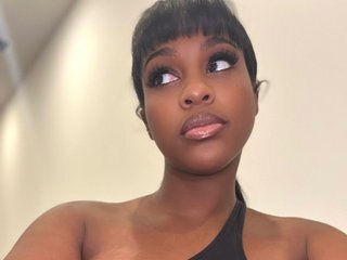 zoemovesme's Live Webcam
