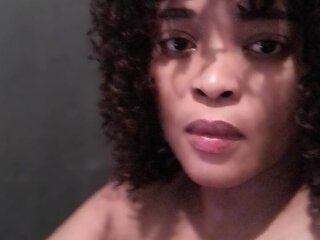DelicateDiamond's Live Webcam