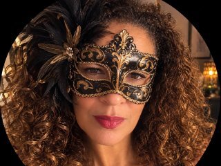 Bronze_goddess's Live Webcam
