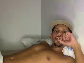 Babyonly2's Live Webcam