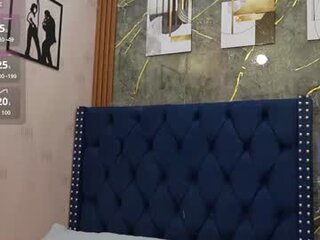 playfuljust_18's Live Webcam