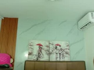 kristen_thomson's Live Webcam